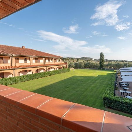 Hotel Borgo Degli Olivi Riotorto Bagian luar foto