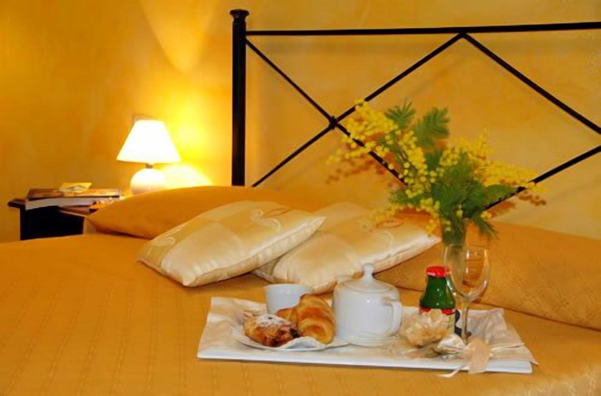 Hotel Borgo Degli Olivi Riotorto Bagian luar foto