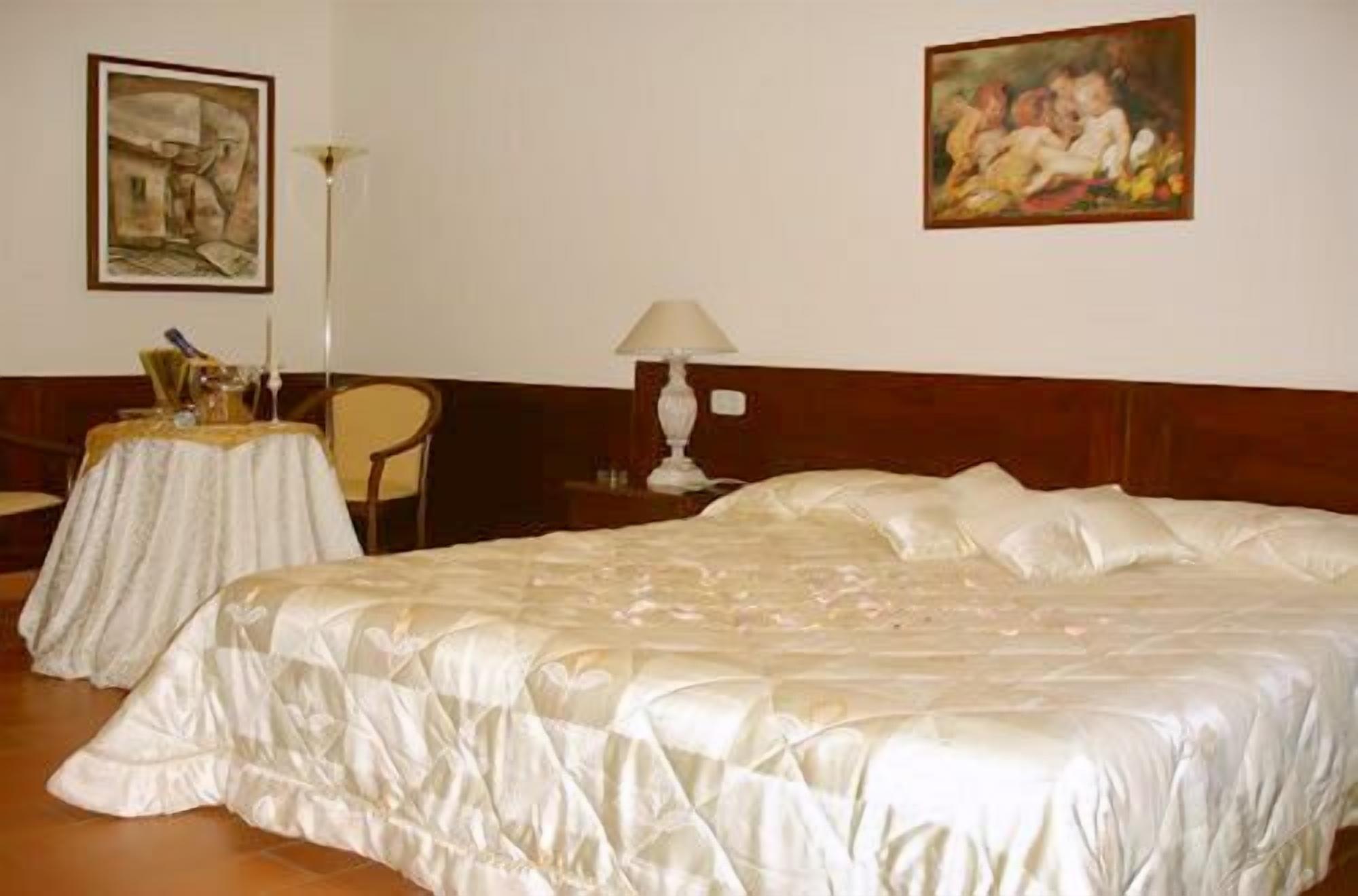 Hotel Borgo Degli Olivi Riotorto Bagian luar foto
