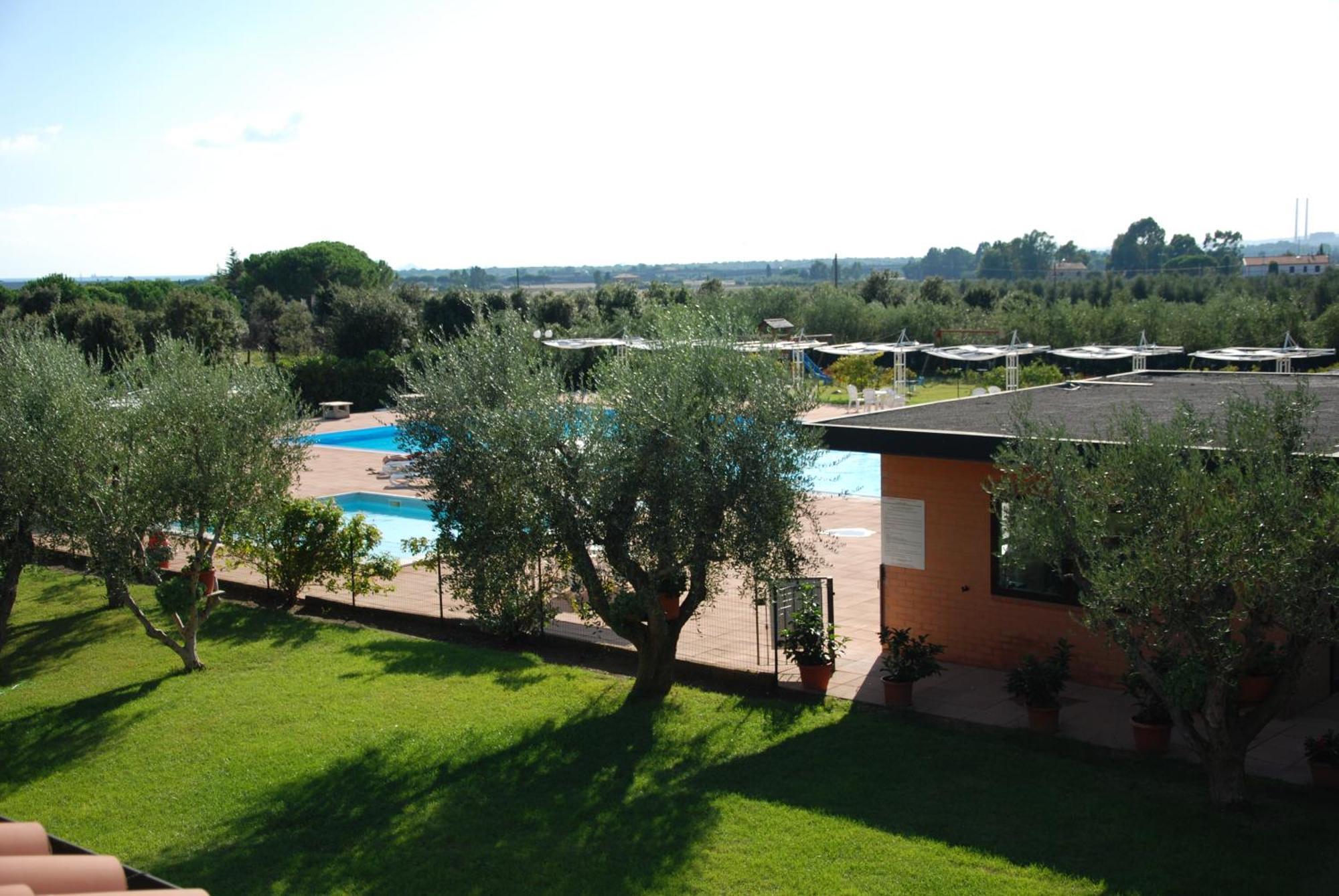 Hotel Borgo Degli Olivi Riotorto Bagian luar foto