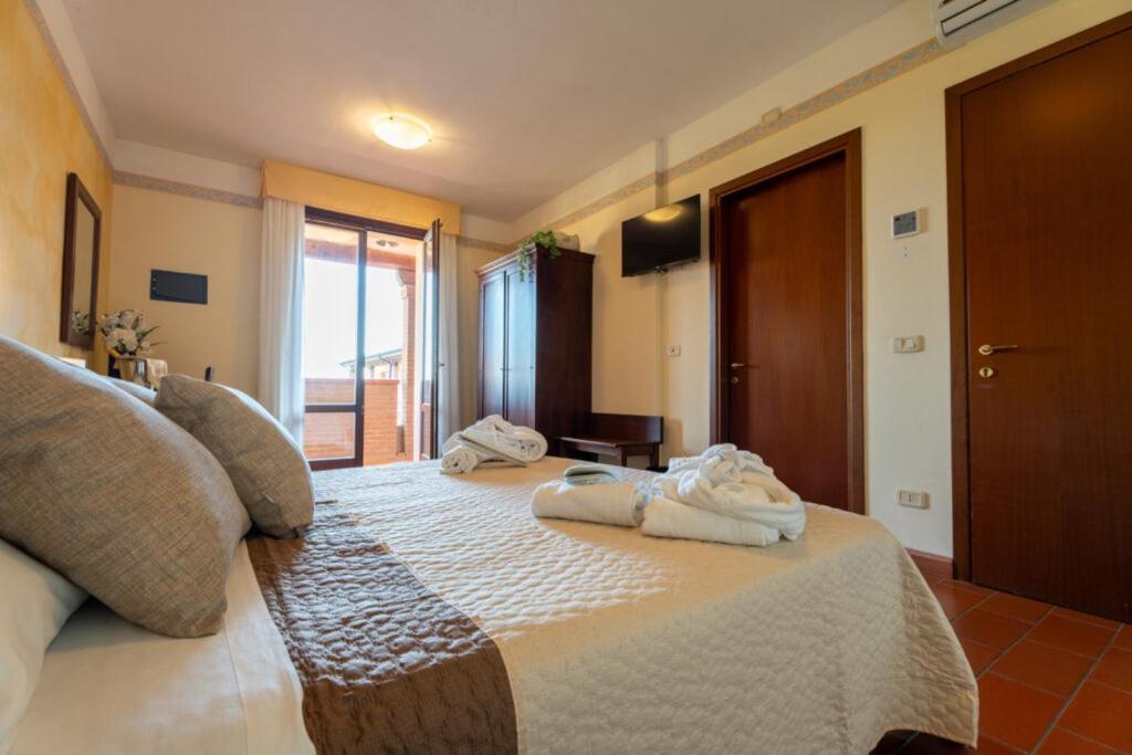 Hotel Borgo Degli Olivi Riotorto Bagian luar foto