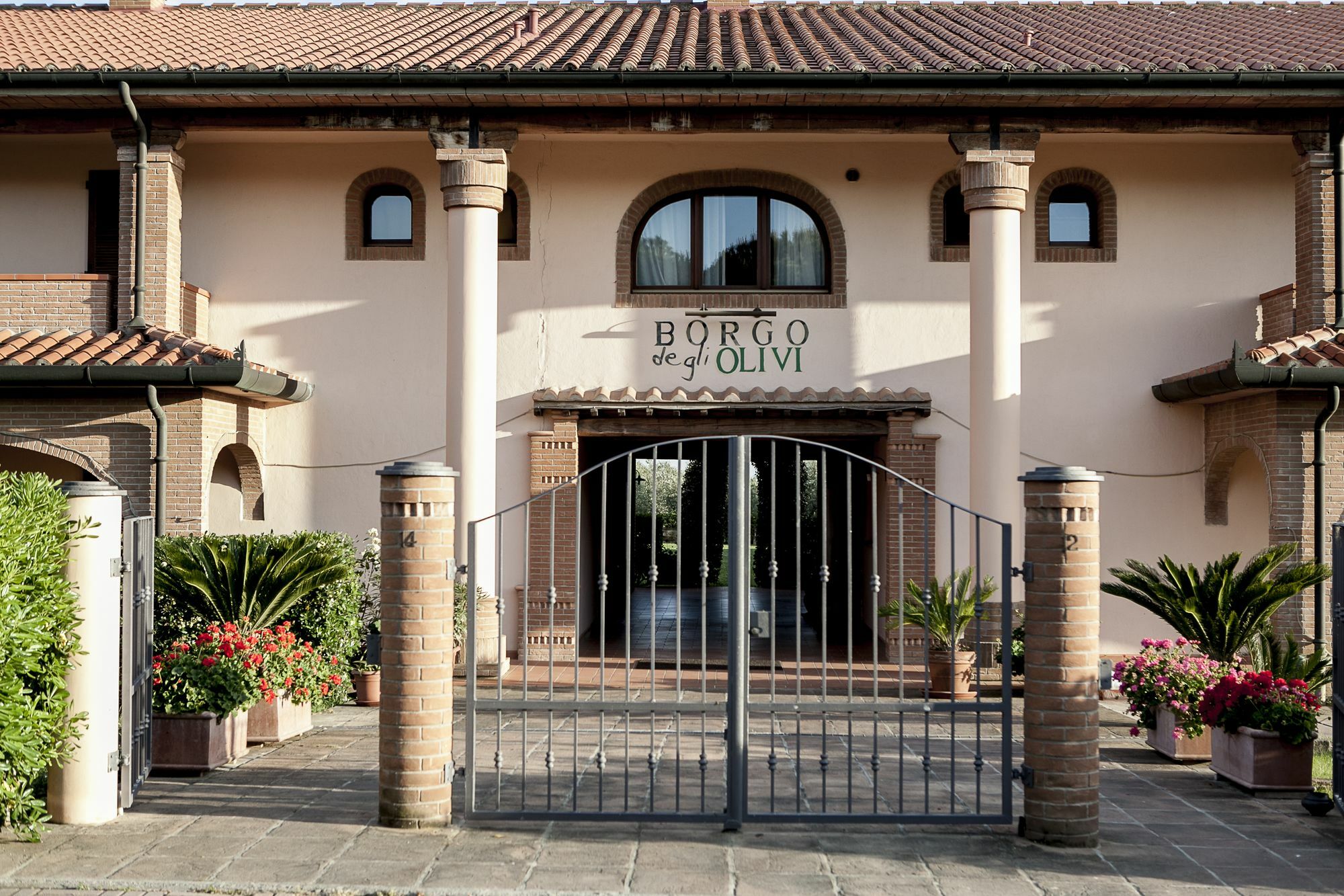 Hotel Borgo Degli Olivi Riotorto Bagian luar foto